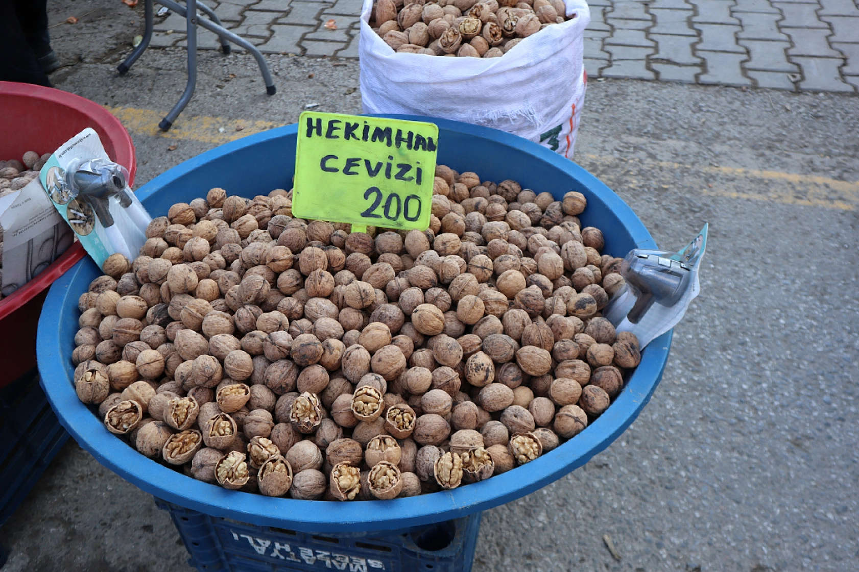 Cebini Düşünen Malatyalılar, Semt Pazarını Tercih Ediyor! İşte Güncel Perşembe Pazarı Fiyatları..