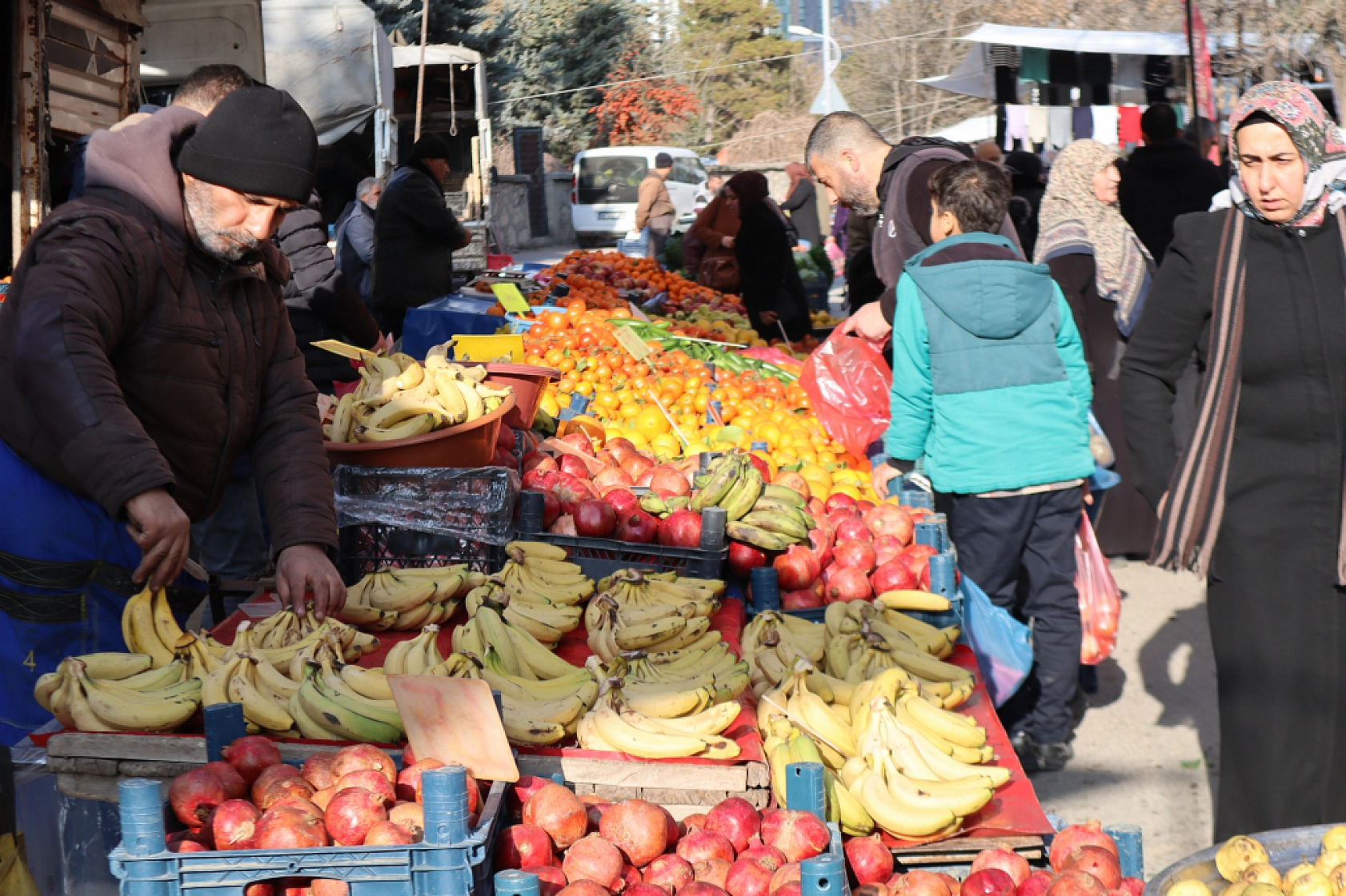 Cebini Düşünen Malatyalılar, Semt Pazarını Tercih Ediyor! İşte Güncel Perşembe Pazarı Fiyatları..