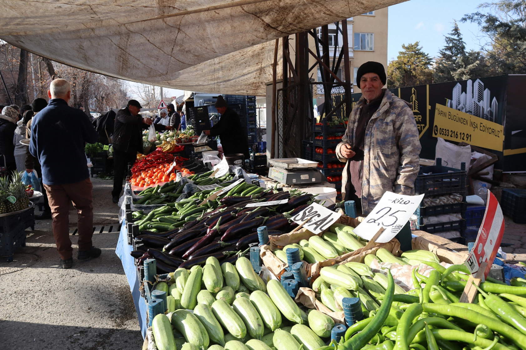 Cebini Düşünen Malatyalılar, Semt Pazarını Tercih Ediyor! İşte Güncel Perşembe Pazarı Fiyatları..
