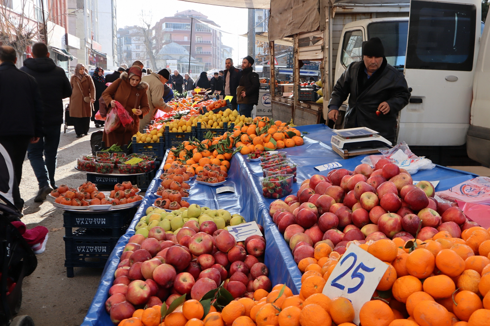 Cebini Düşünen Malatyalılar, Semt Pazarını Tercih Ediyor! İşte Güncel Perşembe Pazarı Fiyatları..