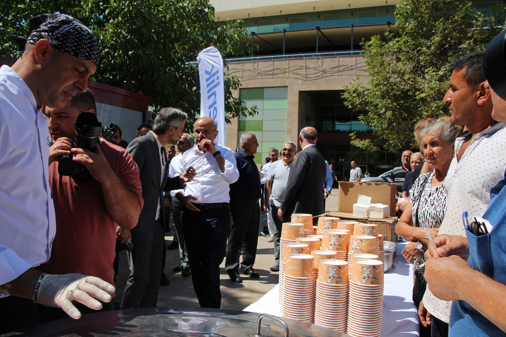 Malatya'da Geleneksel Aşure Dağıtım Programına Yoğun İlgi