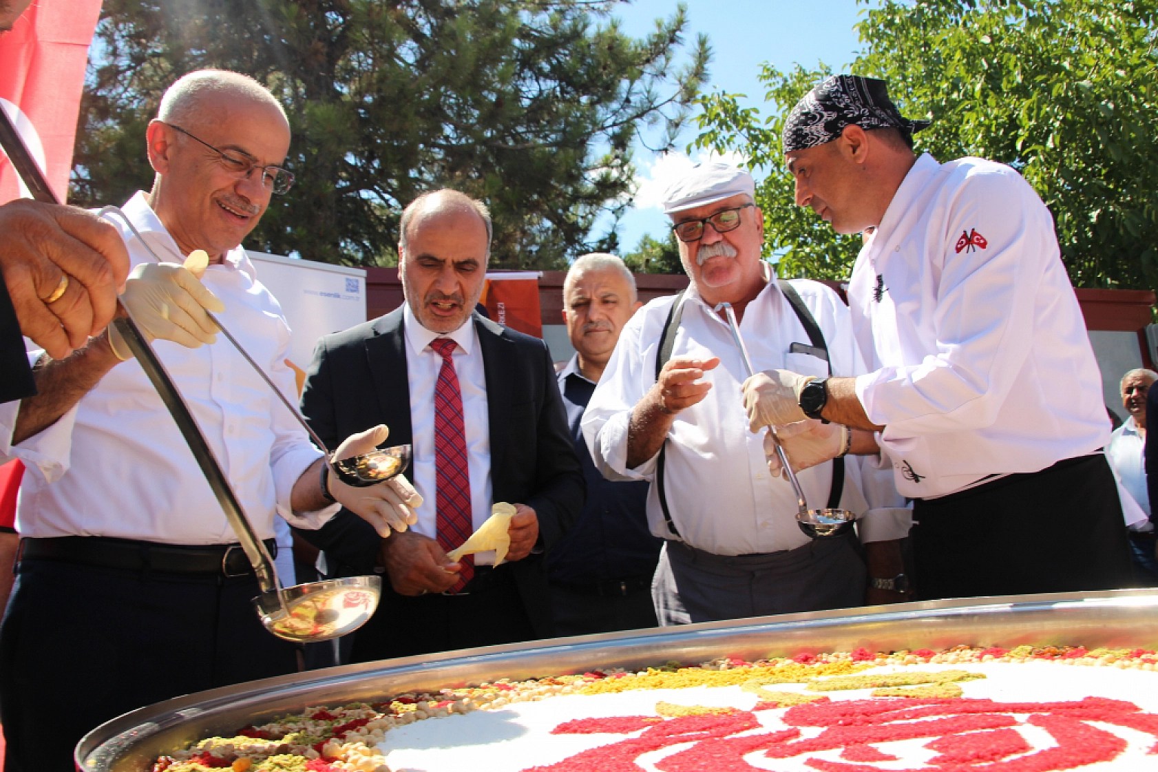 Malatya'da Geleneksel Aşure Dağıtım Programına Yoğun İlgi