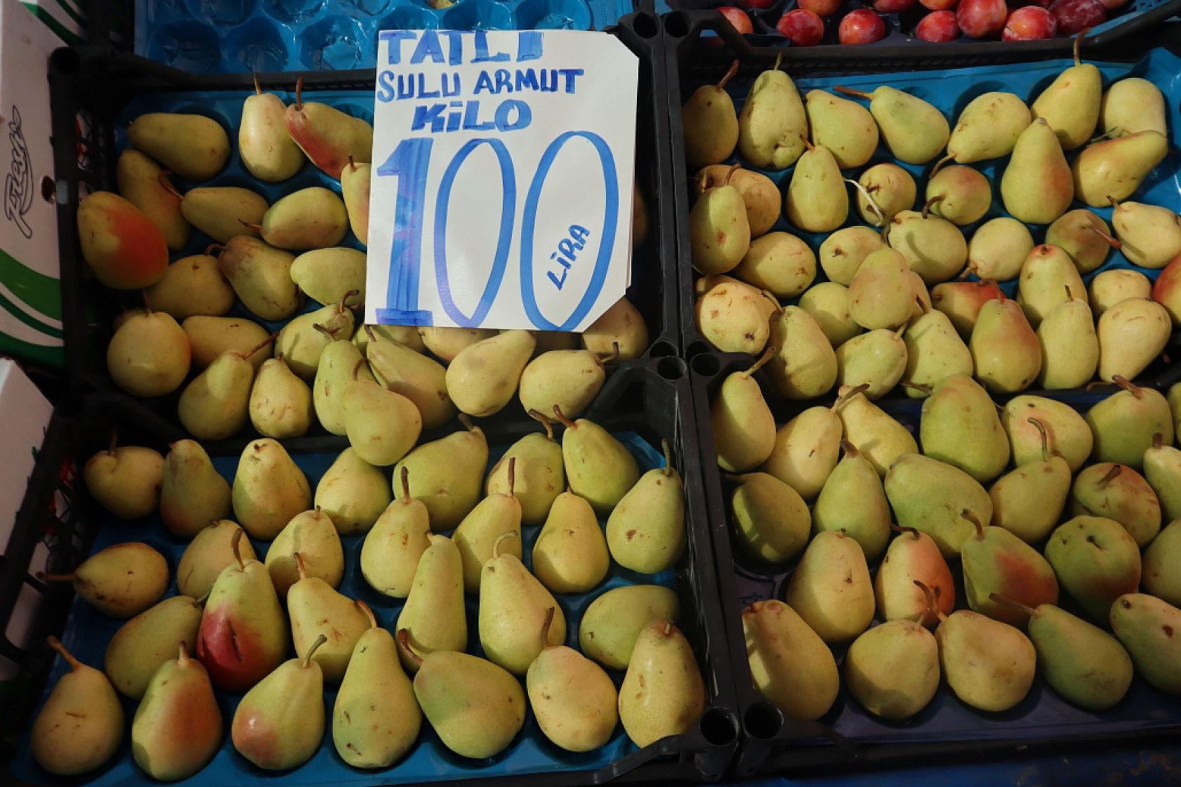 Pazarda şok fiyatlar! Meyveye el değmiyor! Domates 15 liraya kadar düştü…