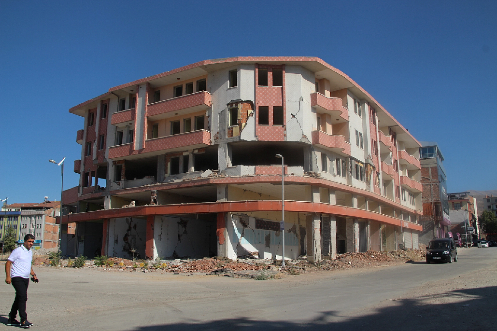 Malatya'da Yerinde Dönüşüm İlerlemiyor: Vatandaş Artık Müteahhitlere Güvenmiyor!