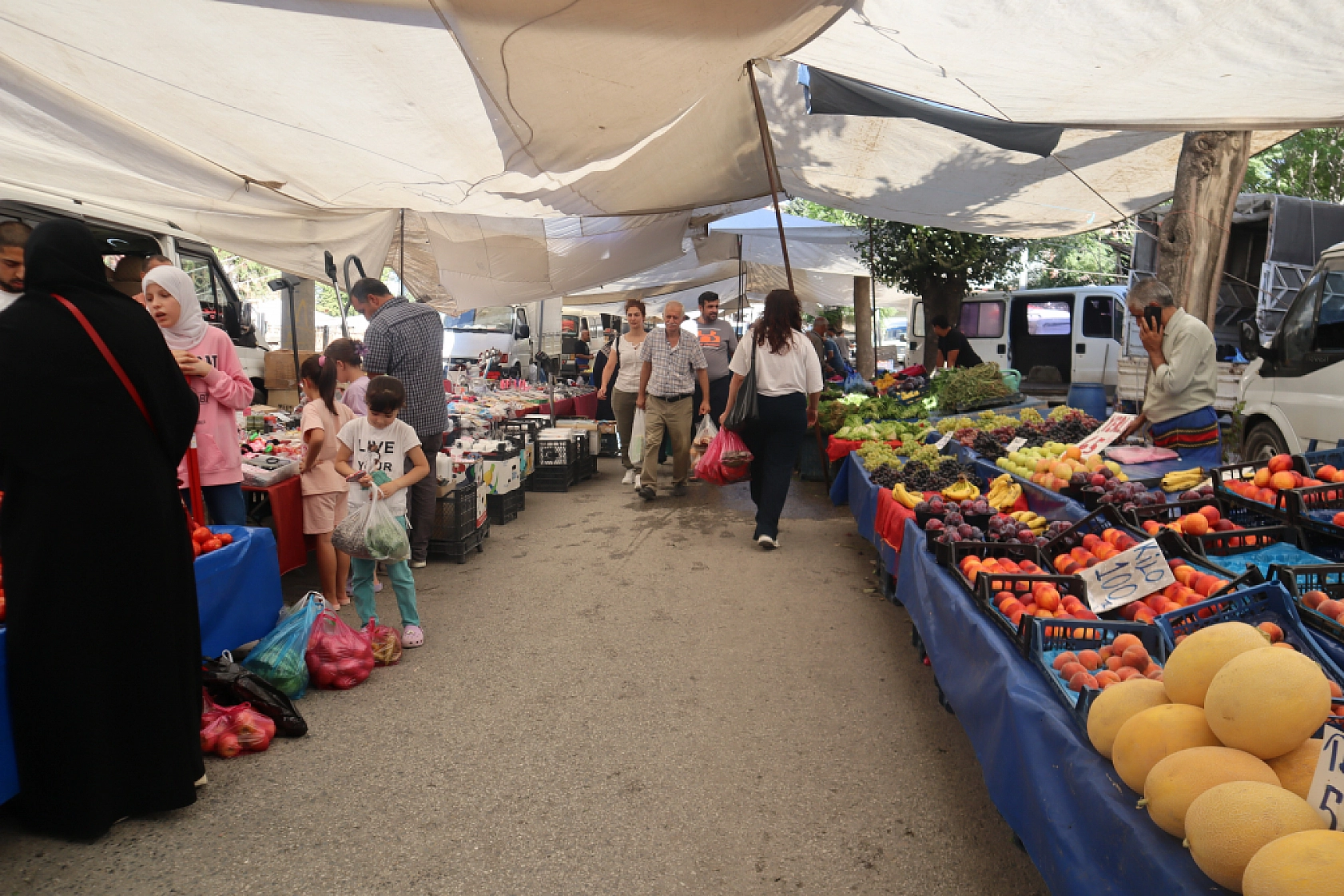 Pazarda şok fiyatlar! Meyveye el değmiyor! Domates 15 liraya kadar düştü…