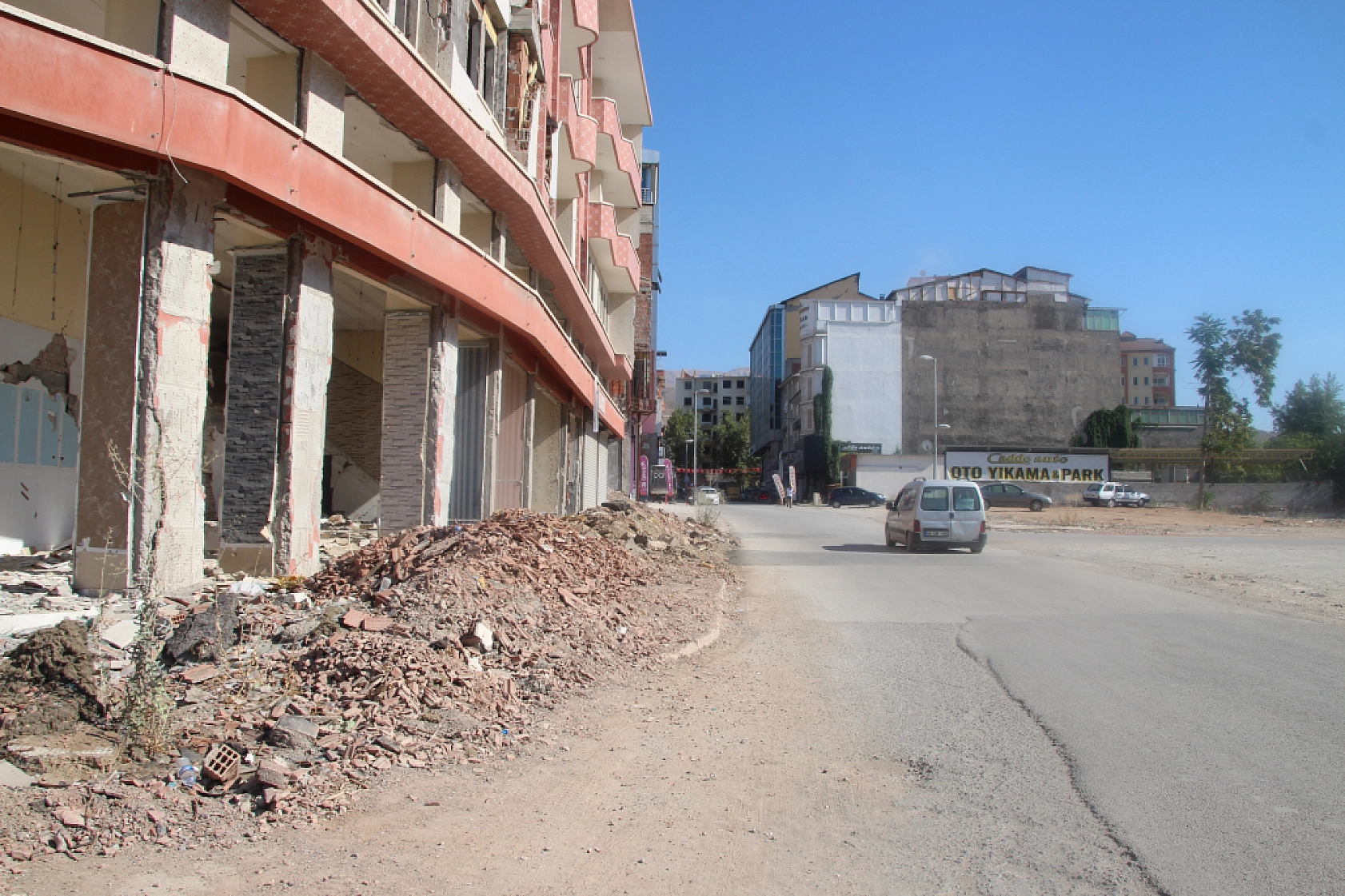 Malatya'da Yerinde Dönüşüm İlerlemiyor: Vatandaş Artık Müteahhitlere Güvenmiyor!