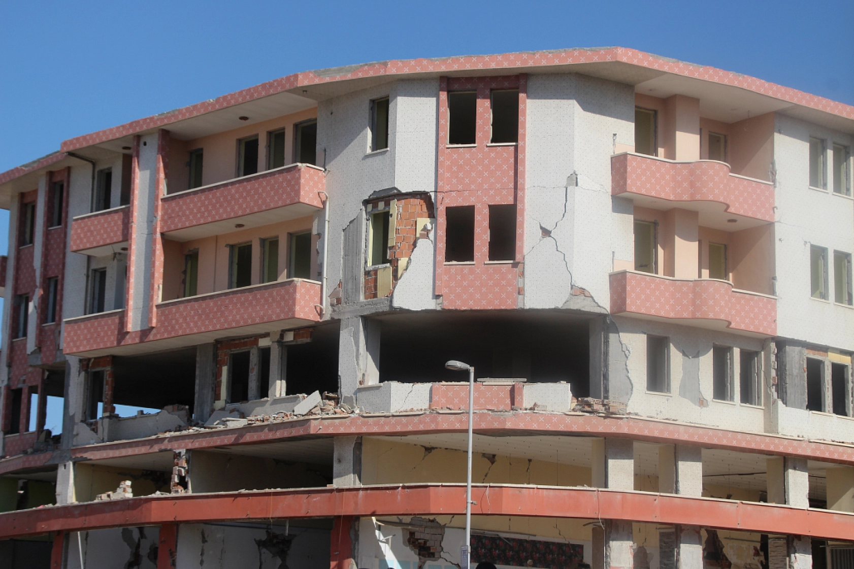 Deprem Uzmanı Malatya'da Güçlendirme Çalışmalarını Eleştirdi! Zemin Sorunu Büyük Risk!