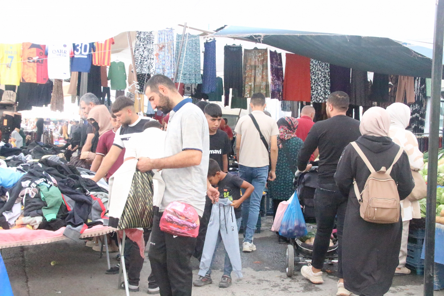 Marketlere Rağmen Malatyalılar Pazarı Tercih Ediyor! İşte Pazar Pazarın Güncel Fiyatları…