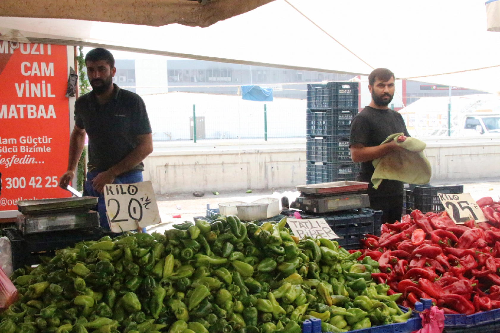 Marketlere Rağmen Malatyalılar Pazarı Tercih Ediyor! İşte Pazar Pazarın Güncel Fiyatları…
