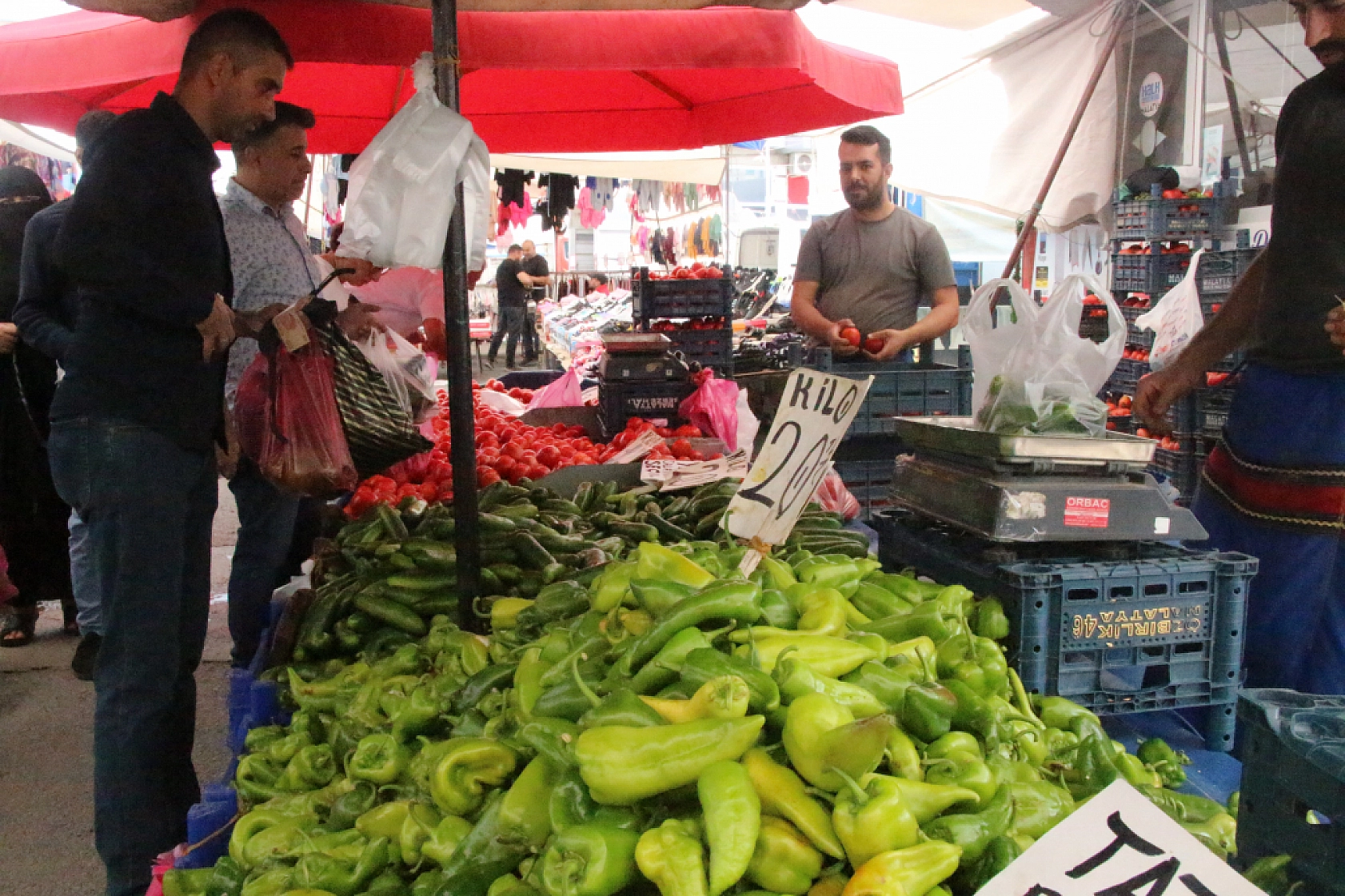Marketlere Rağmen Malatyalılar Pazarı Tercih Ediyor! İşte Pazar Pazarın Güncel Fiyatları…