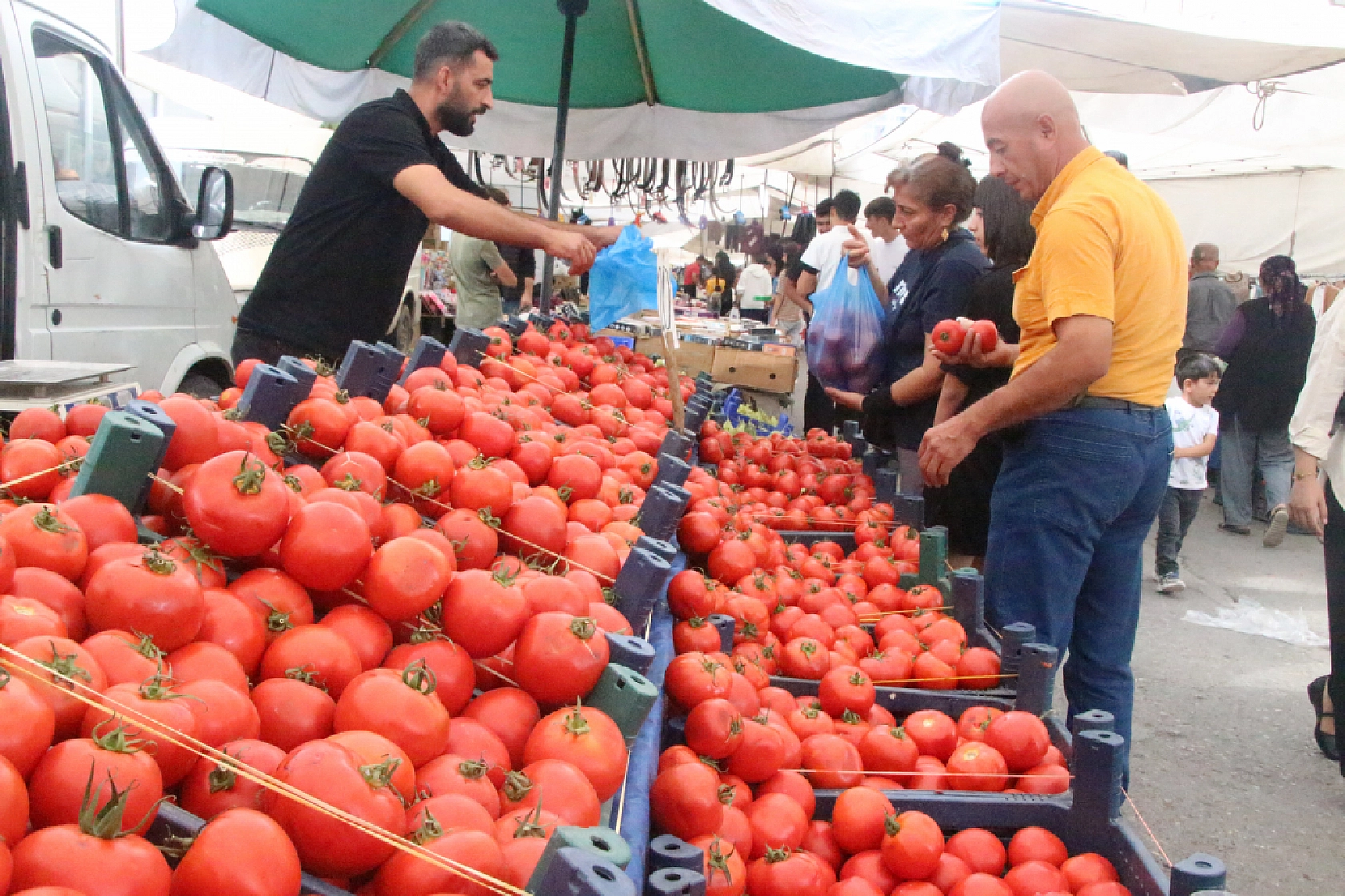 Marketlere Rağmen Malatyalılar Pazarı Tercih Ediyor! İşte Pazar Pazarın Güncel Fiyatları…