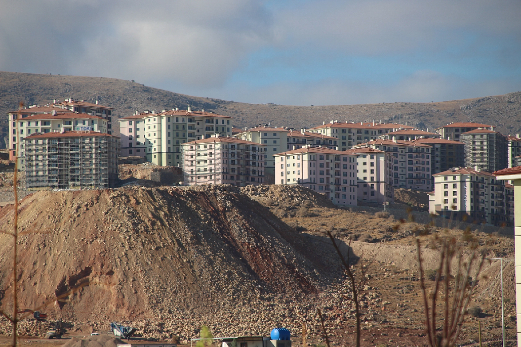 Malatya'da Bir Yer İnşa Edilirken, Bir Yer Tahrip Edildi: TOKİ Konutlarının Yapıldığı Mahallede Sorunlar Büyüyor!