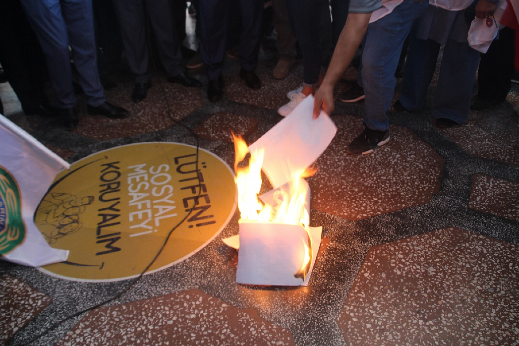 İşçinin, Yoksulun Dayanacak Gücü Yok! 