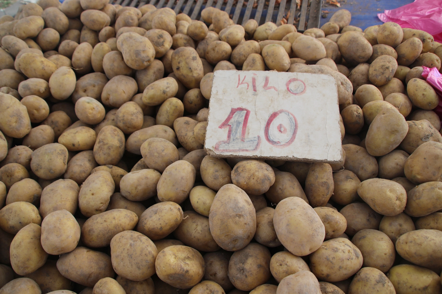 Malatyalılar Marketi Değil Semt Pazarını Seçti! İşte Perşembe Pazarın Güncel Fiyatları…