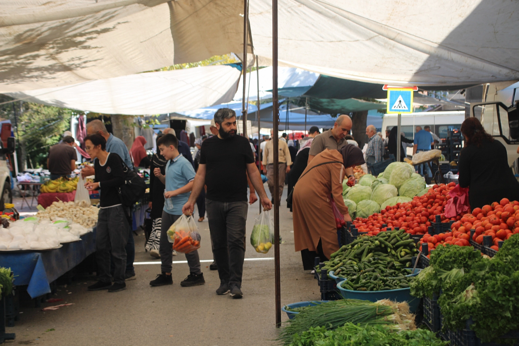 Malatyalılar Marketi Değil Semt Pazarını Seçti! İşte Perşembe Pazarın Güncel Fiyatları…