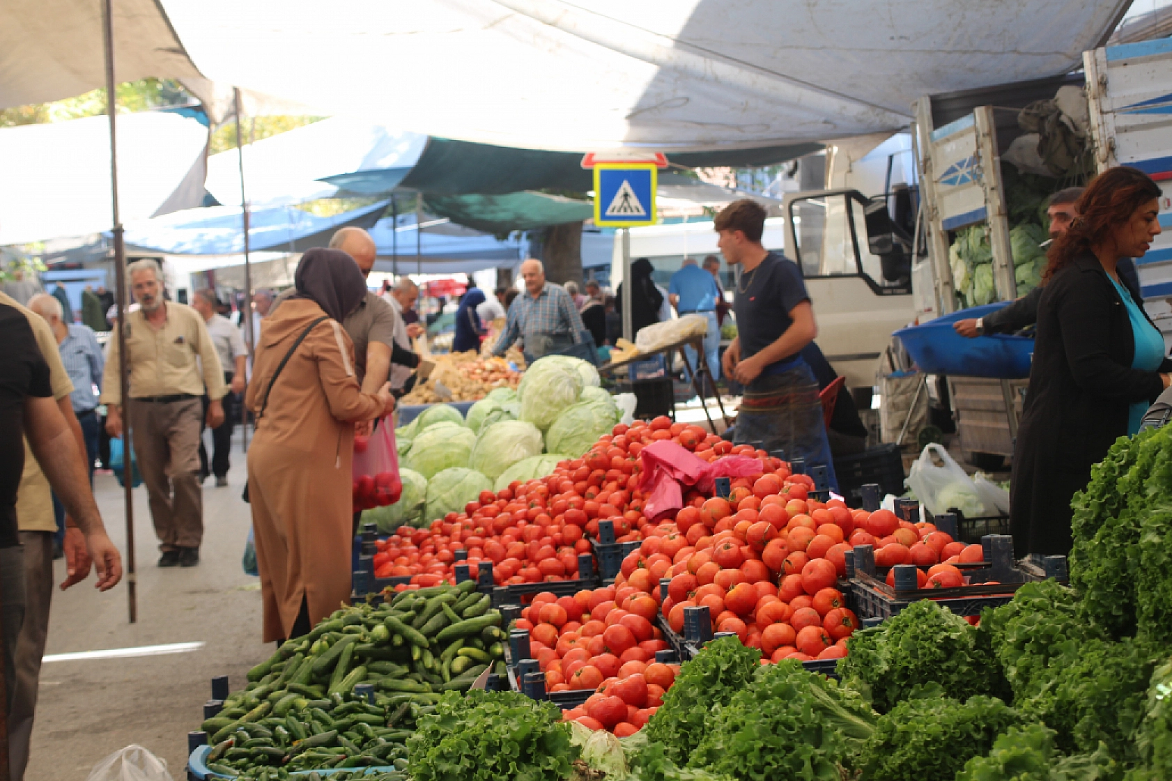 Malatyalılar Marketi Değil Semt Pazarını Seçti! İşte Perşembe Pazarın Güncel Fiyatları…