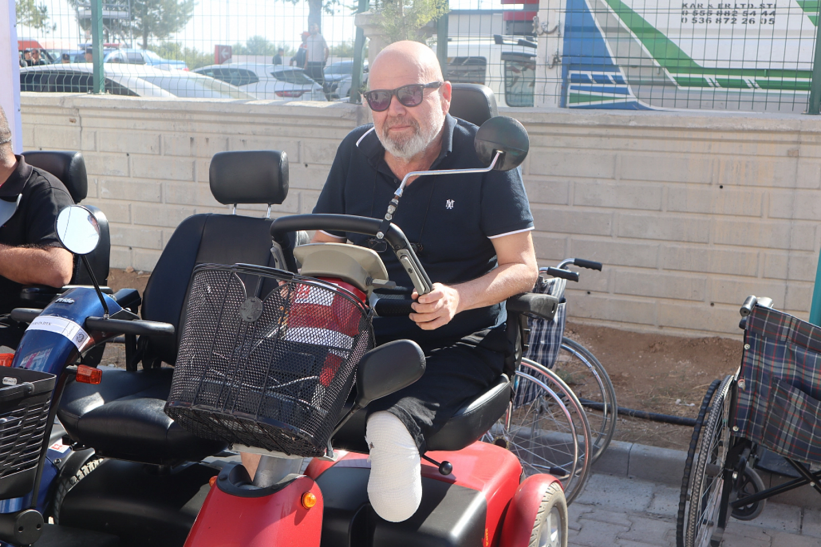 Malatya'da Çifte Mutluluk Yaşandı: Hollandalı Gurbetçilerden Yeni Bir Okul ve Akülü Araçlar!