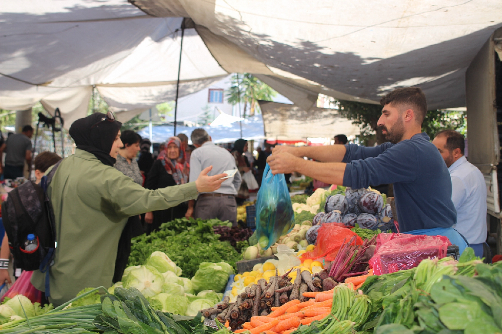 Malatyalılar Marketi Değil Semt Pazarını Seçti! İşte Perşembe Pazarın Güncel Fiyatları…
