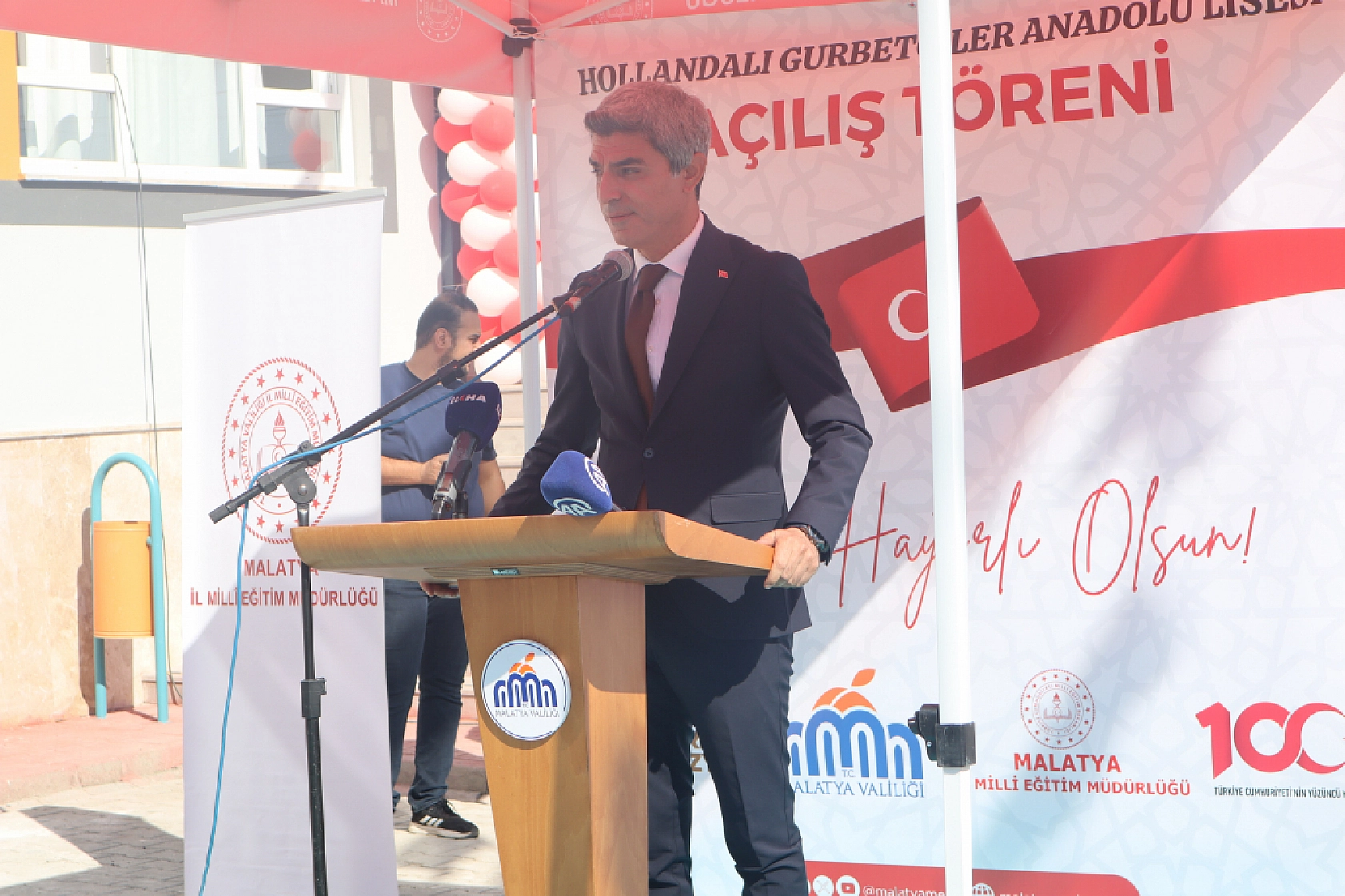 Malatya'da Çifte Mutluluk Yaşandı: Hollandalı Gurbetçilerden Yeni Bir Okul ve Akülü Araçlar!