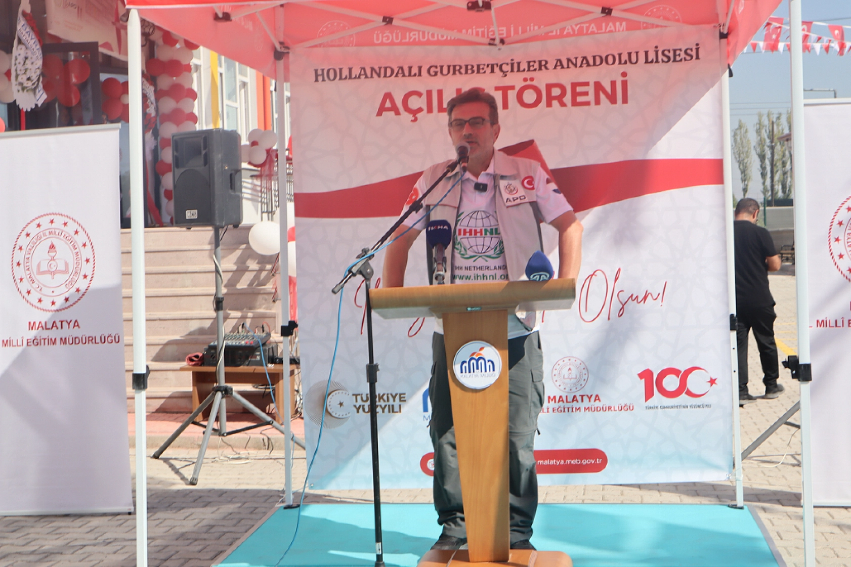 Malatya'da Çifte Mutluluk Yaşandı: Hollandalı Gurbetçilerden Yeni Bir Okul ve Akülü Araçlar!