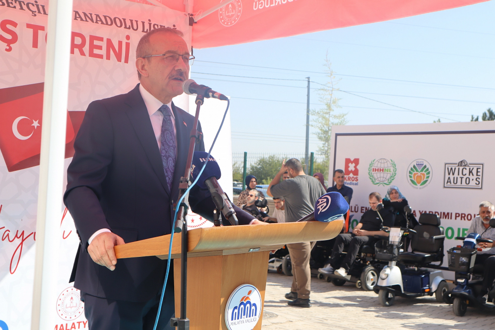 Malatya'da Çifte Mutluluk Yaşandı: Hollandalı Gurbetçilerden Yeni Bir Okul ve Akülü Araçlar!