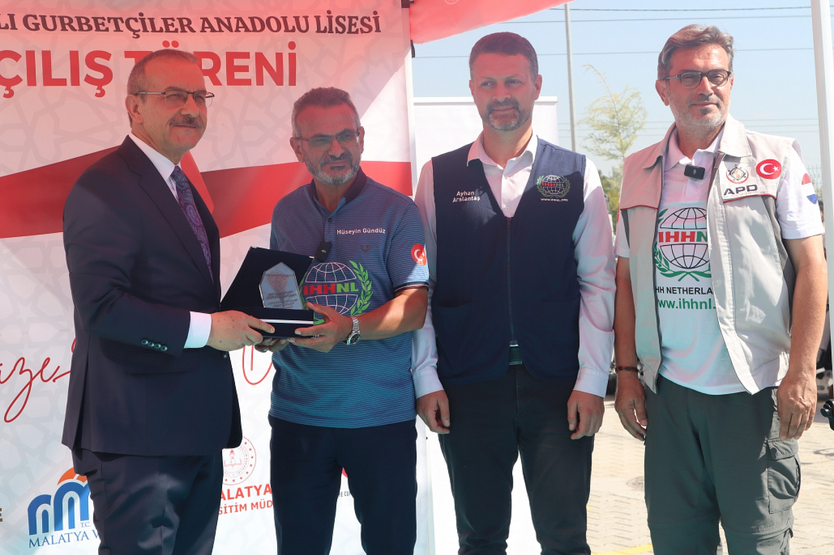 Malatya'da Çifte Mutluluk Yaşandı: Hollandalı Gurbetçilerden Yeni Bir Okul ve Akülü Araçlar!