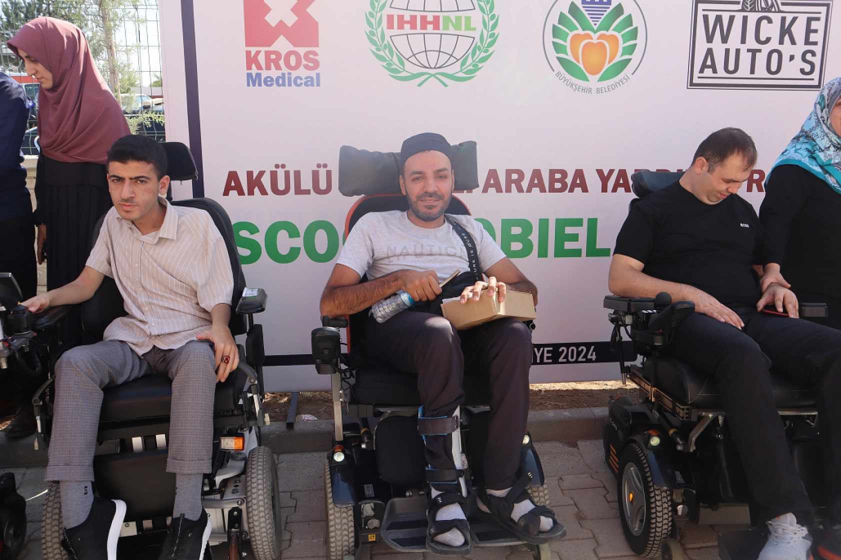 Malatya'da Çifte Mutluluk Yaşandı: Hollandalı Gurbetçilerden Yeni Bir Okul ve Akülü Araçlar!