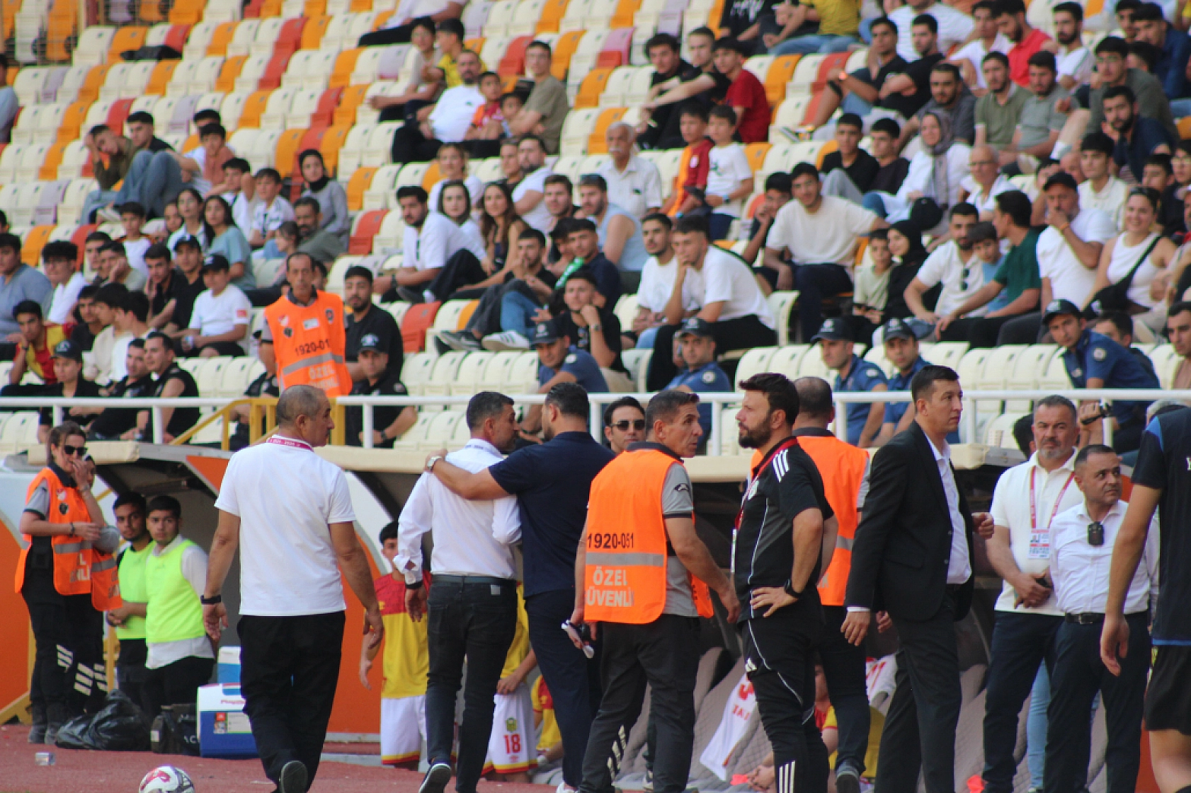 Malatyaspor ve Yeşilyurtspor'da ne bayrak ne de doktor var!