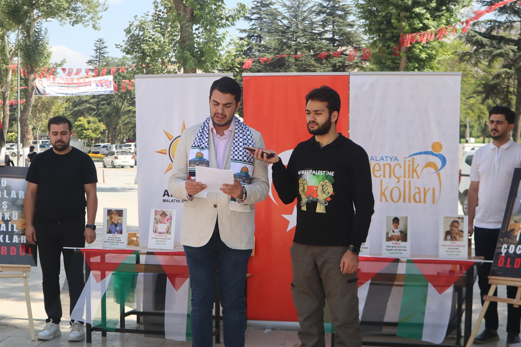 Malatya'da Eğitim Sevinci, Gazze'de Yas: 19 Bin Çocuk Sıralarına Dönemedi