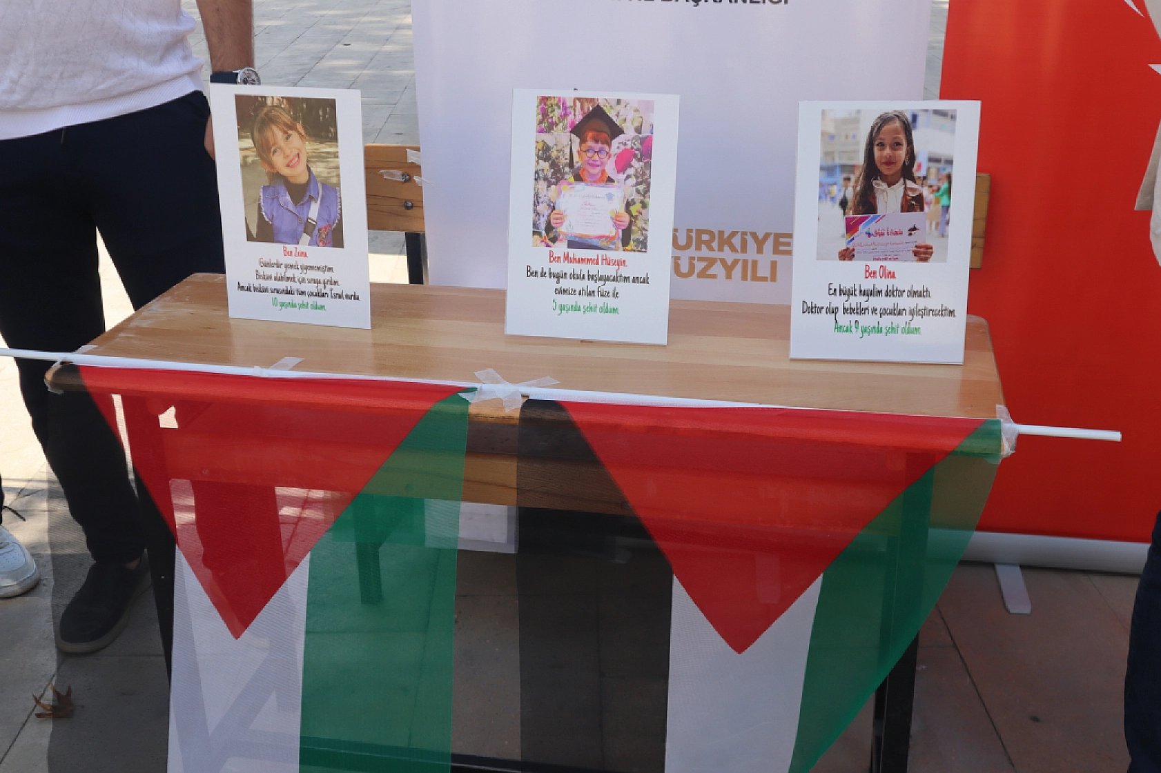 Malatya'da Eğitim Sevinci, Gazze'de Yas: 19 Bin Çocuk Sıralarına Dönemedi