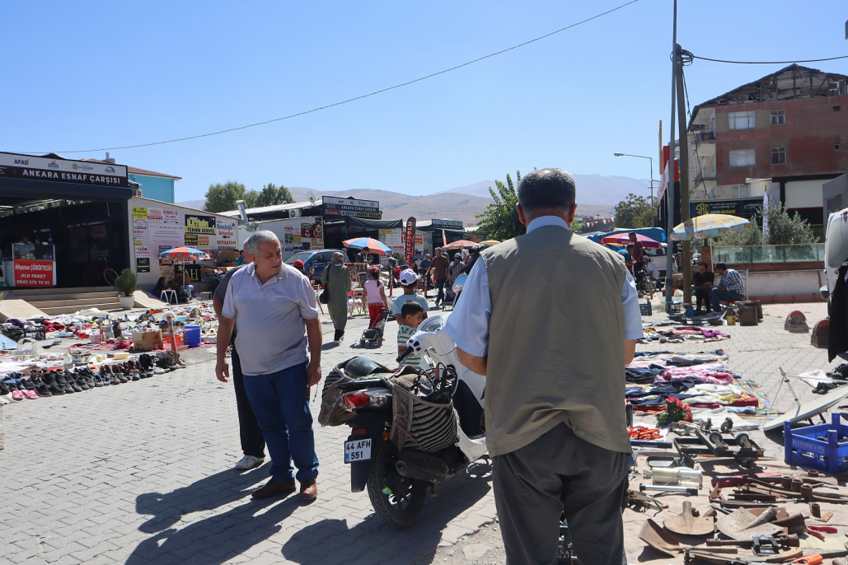 Malatya'da Bit Pazarı gerginliği: Esnaf kalıcı yer istiyor..