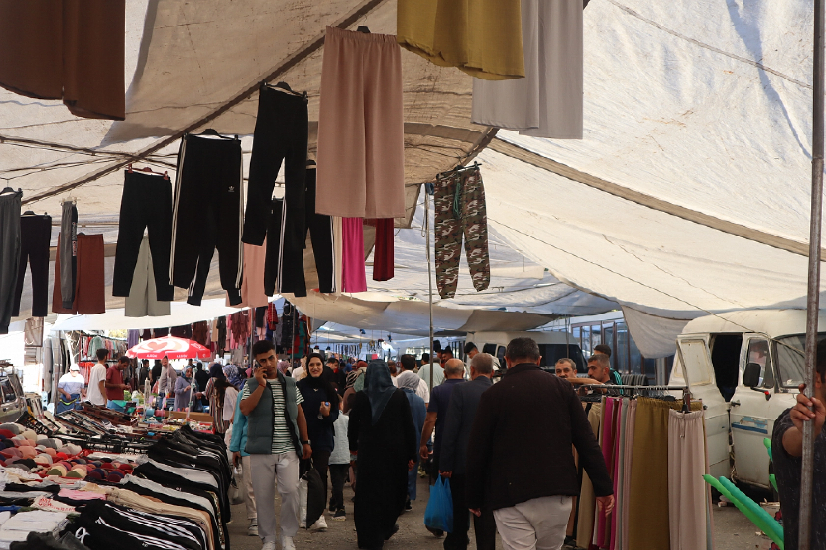 Malatyalılar Alışveriş Tercihlerini Değiştirdi! Marketlere Değil Semt Pazarlarına Akın Ettiler..