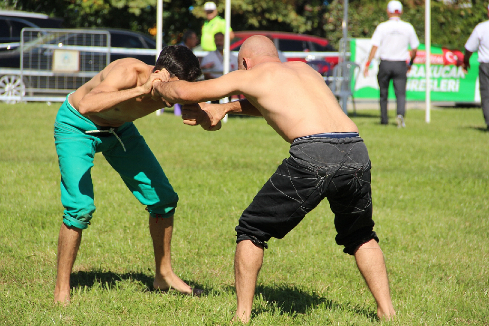 Malatya'da Gelenek Canlandı: Turgut Özal Karakucak Güreşleri Başladı!