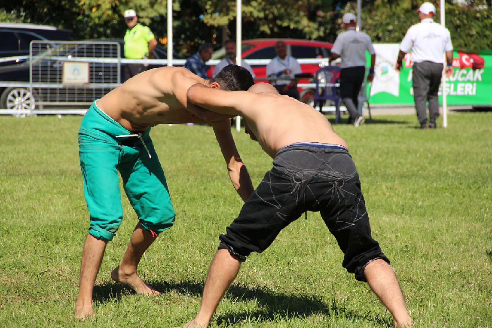 Malatya'da Gelenek Canlandı: Turgut Özal Karakucak Güreşleri Başladı!