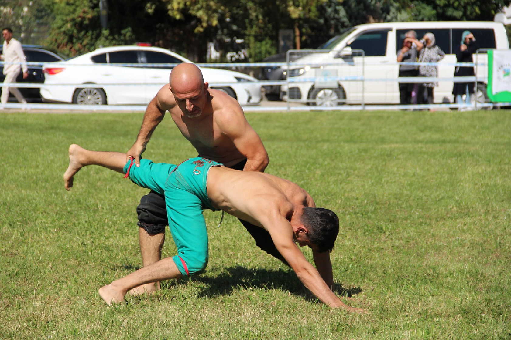 Malatya'da Gelenek Canlandı: Turgut Özal Karakucak Güreşleri Başladı!