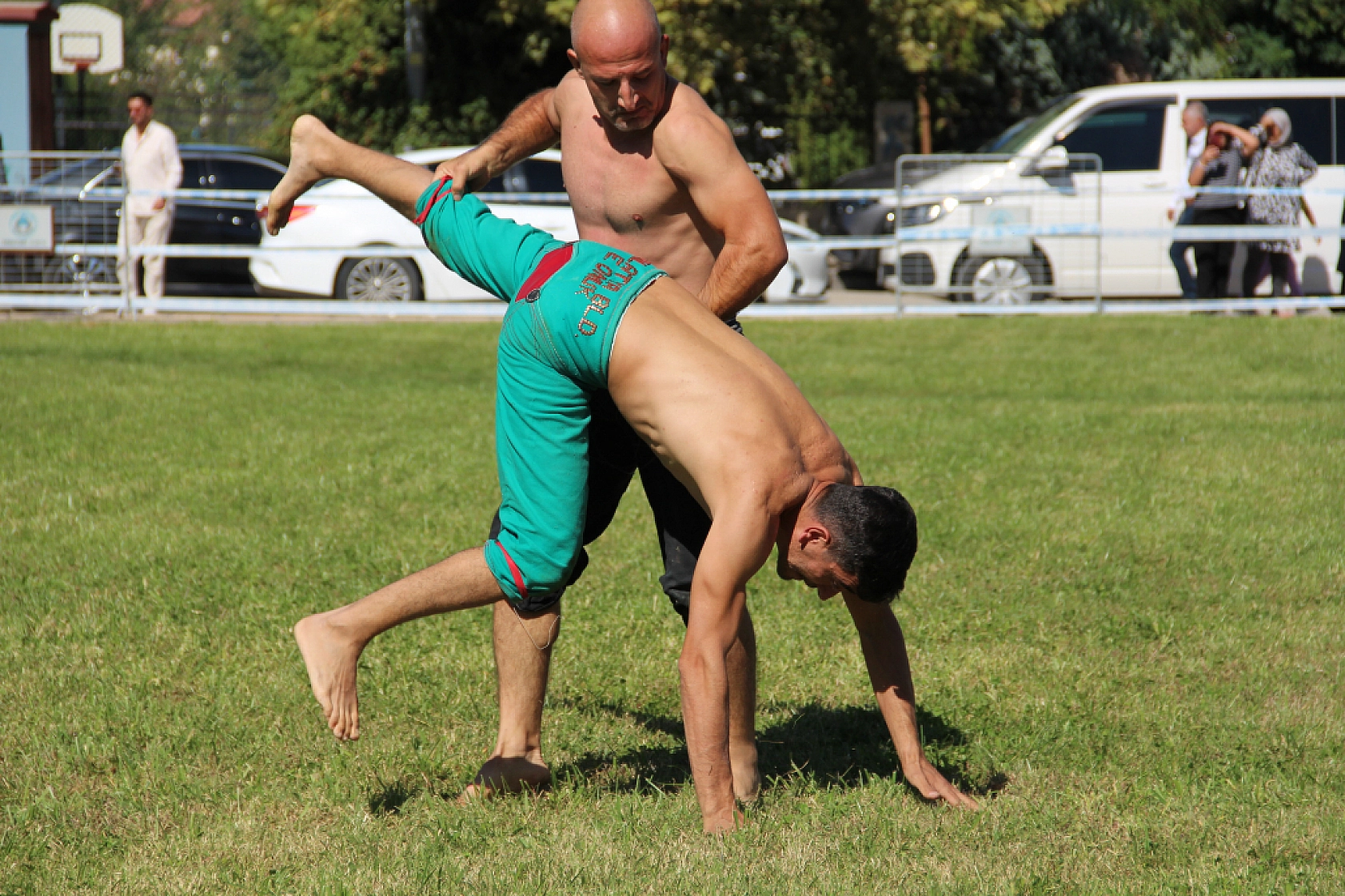 Malatya'da Gelenek Canlandı: Turgut Özal Karakucak Güreşleri Başladı!