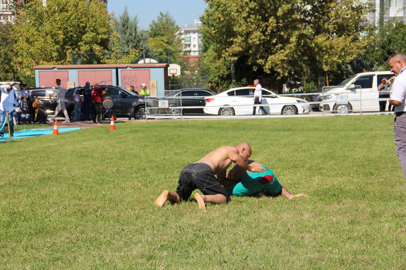 Malatya'da Gelenek Canlandı: Turgut Özal Karakucak Güreşleri Başladı!