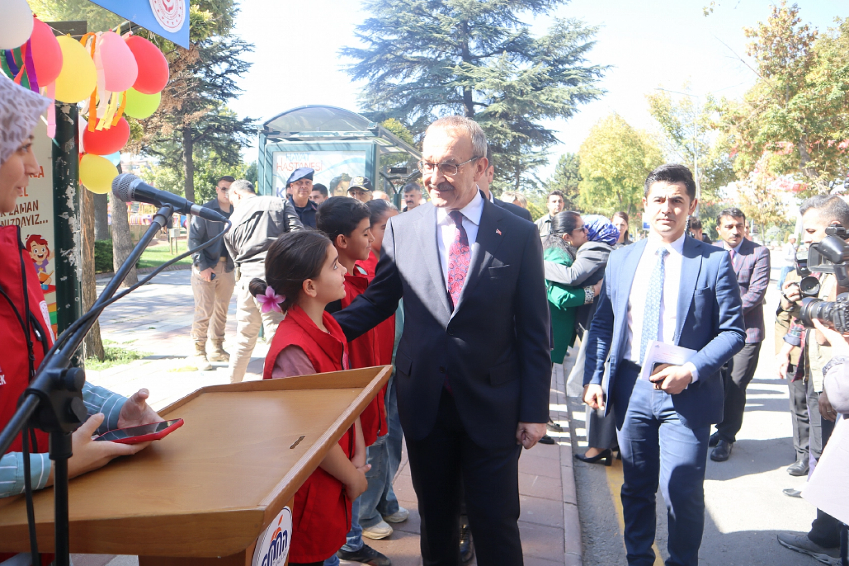 Vali, Ailelere Çağrıda Bulundu: 'Dijital zorbalık gibi konularda daha hassas ve duyarlı olalım'