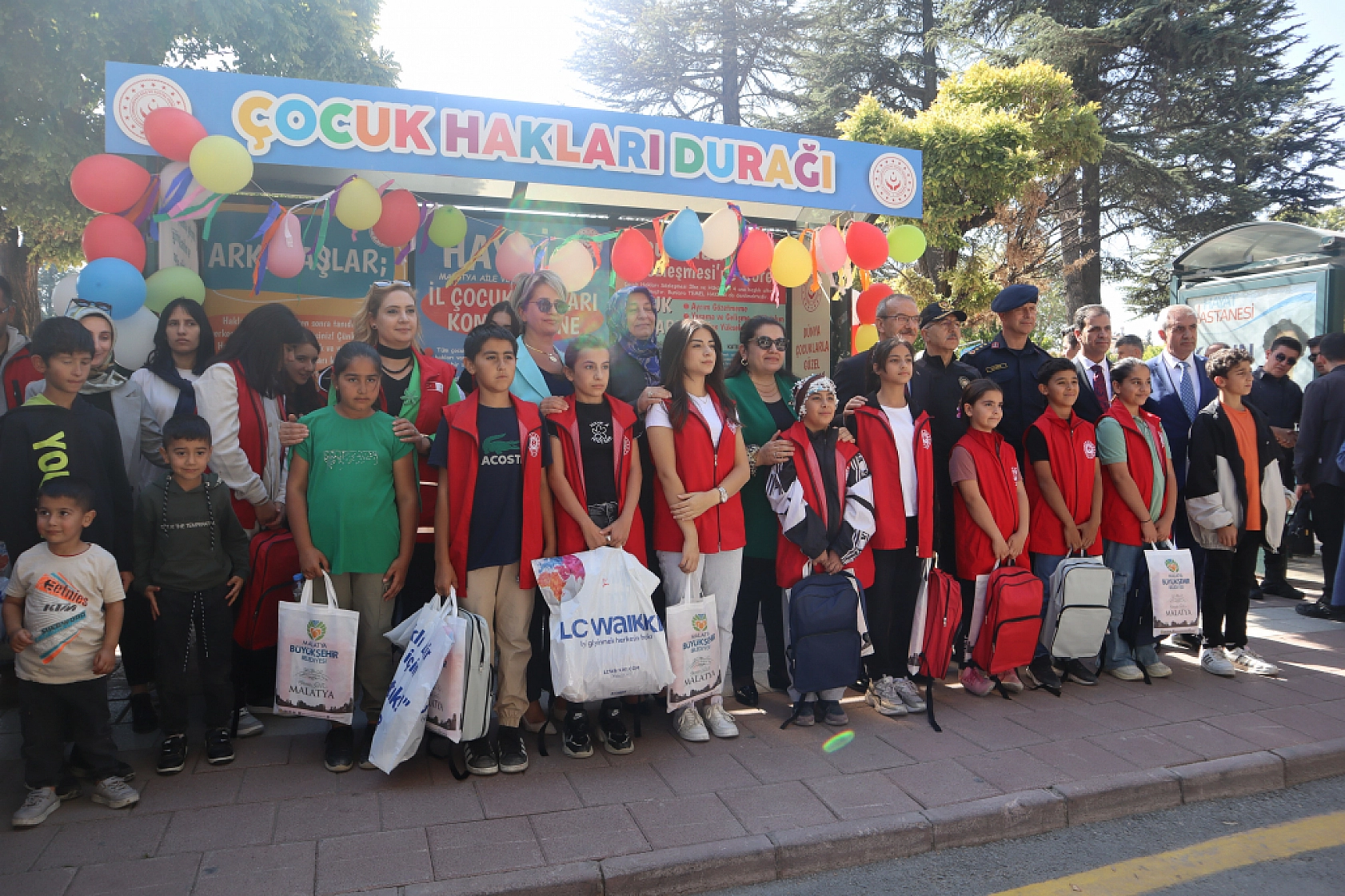 Vali, Ailelere Çağrıda Bulundu: 'Dijital zorbalık gibi konularda daha hassas ve duyarlı olalım'