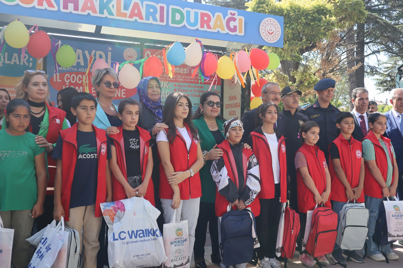 Vali, Ailelere Çağrıda Bulundu: 'Dijital zorbalık gibi konularda daha hassas ve duyarlı olalım'