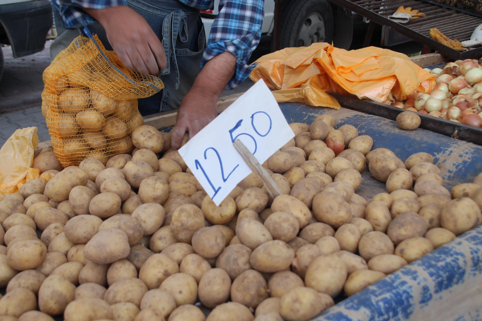 Malatya'da sebze fiyatları yüz güldürdü, meyve tezgâhları cep yaktı: Peki, pazarda sebze meyve fiyatları ne kadar?