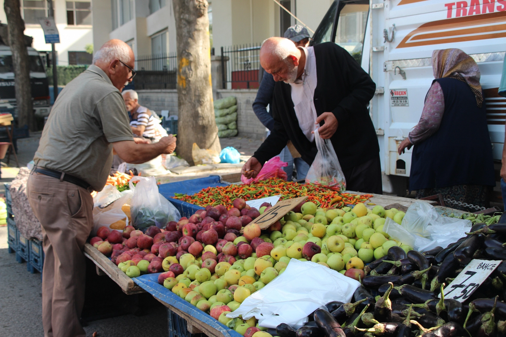 Malatya'da Poşetler Hafifliyor! Artık Pazarda da Sebze Meyve Almak Cep Yakıyor..!