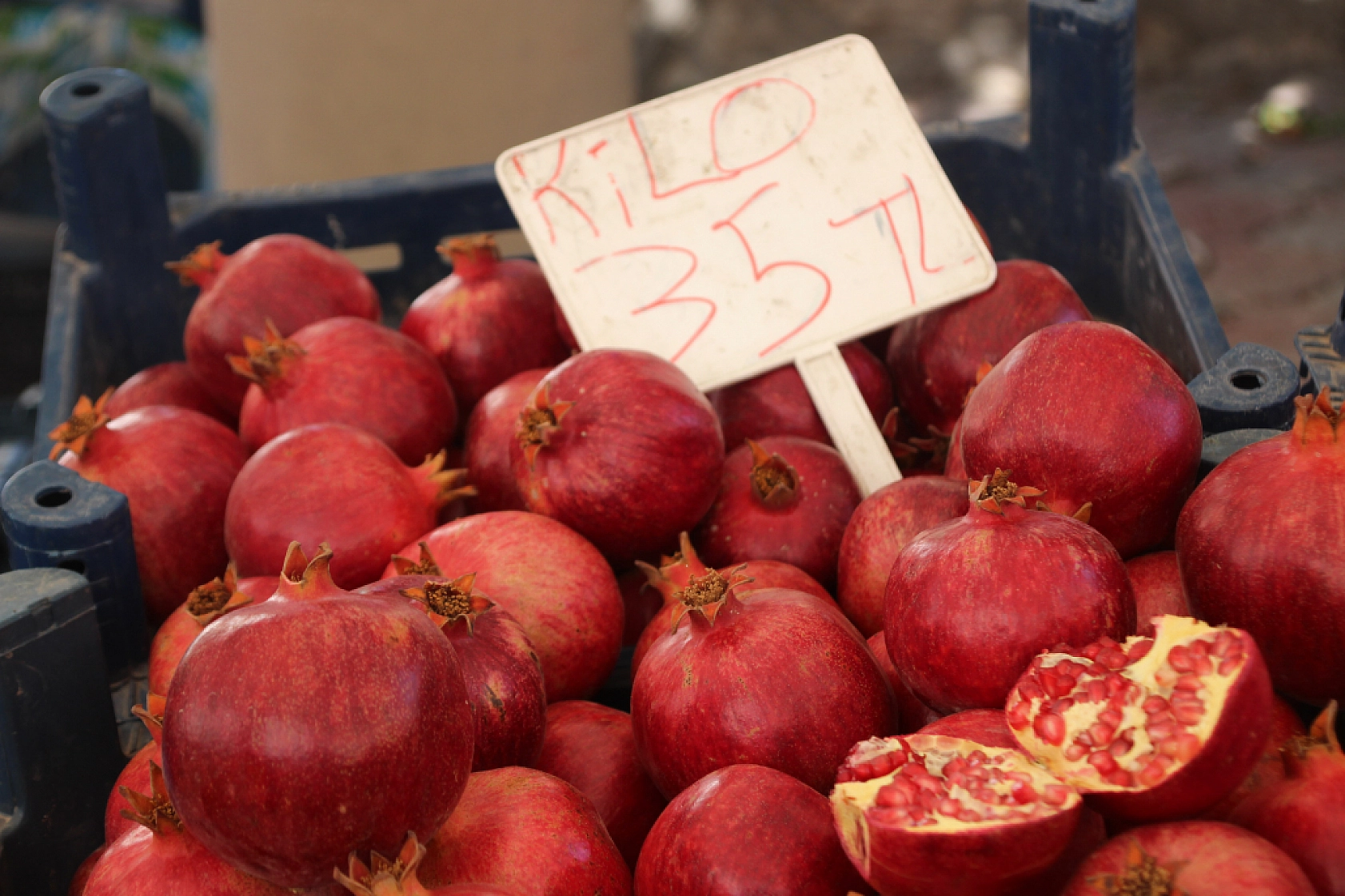 Malatya'da Poşetler Hafifliyor! Artık Pazarda da Sebze Meyve Almak Cep Yakıyor..!