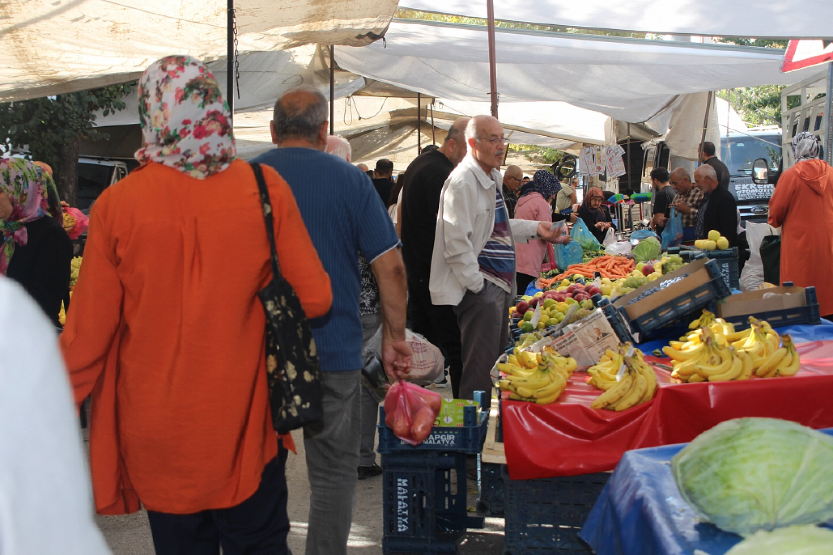 Malatya'da Poşetler Hafifliyor! Artık Pazarda da Sebze Meyve Almak Cep Yakıyor..!