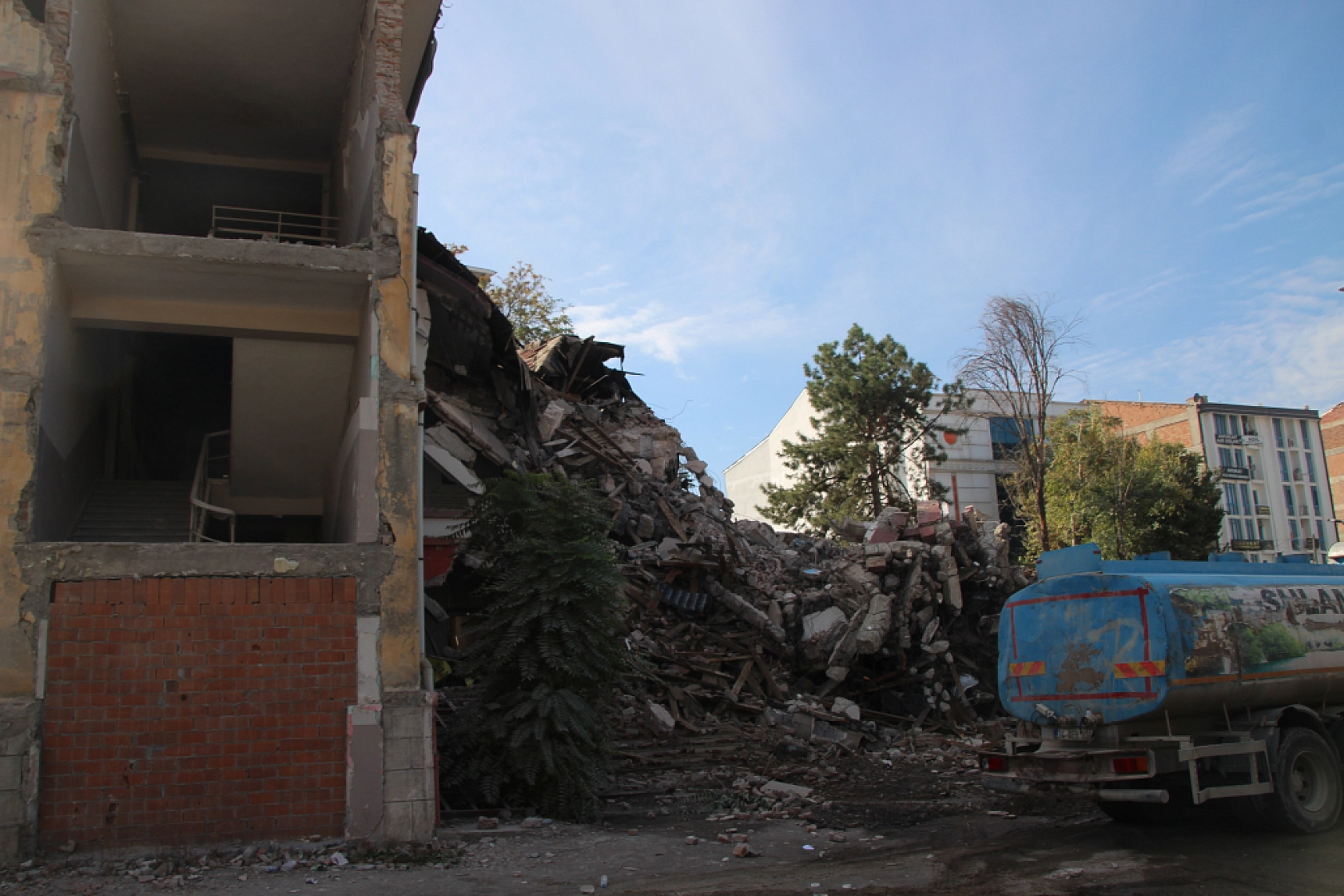81 Yıllık Tarihi Lise Malatya'da Resmen Maziye Karışıyor… Anılar Sadece Fotoğraflarda Kalacak..! 