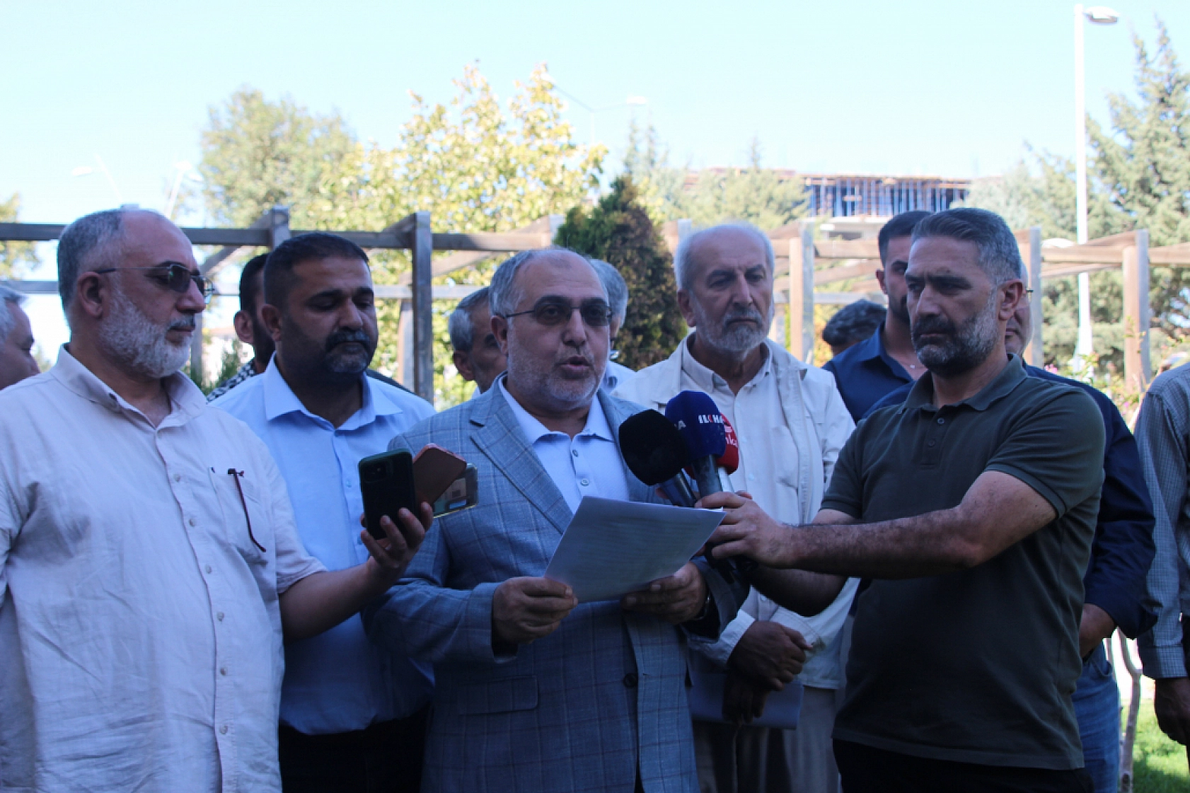 Malatya'da siyasilere çağrı: Kime hizmet ediyorsunuz?