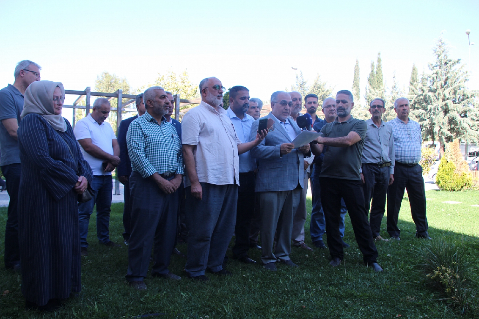 Malatya'da siyasilere çağrı: Kime hizmet ediyorsunuz?