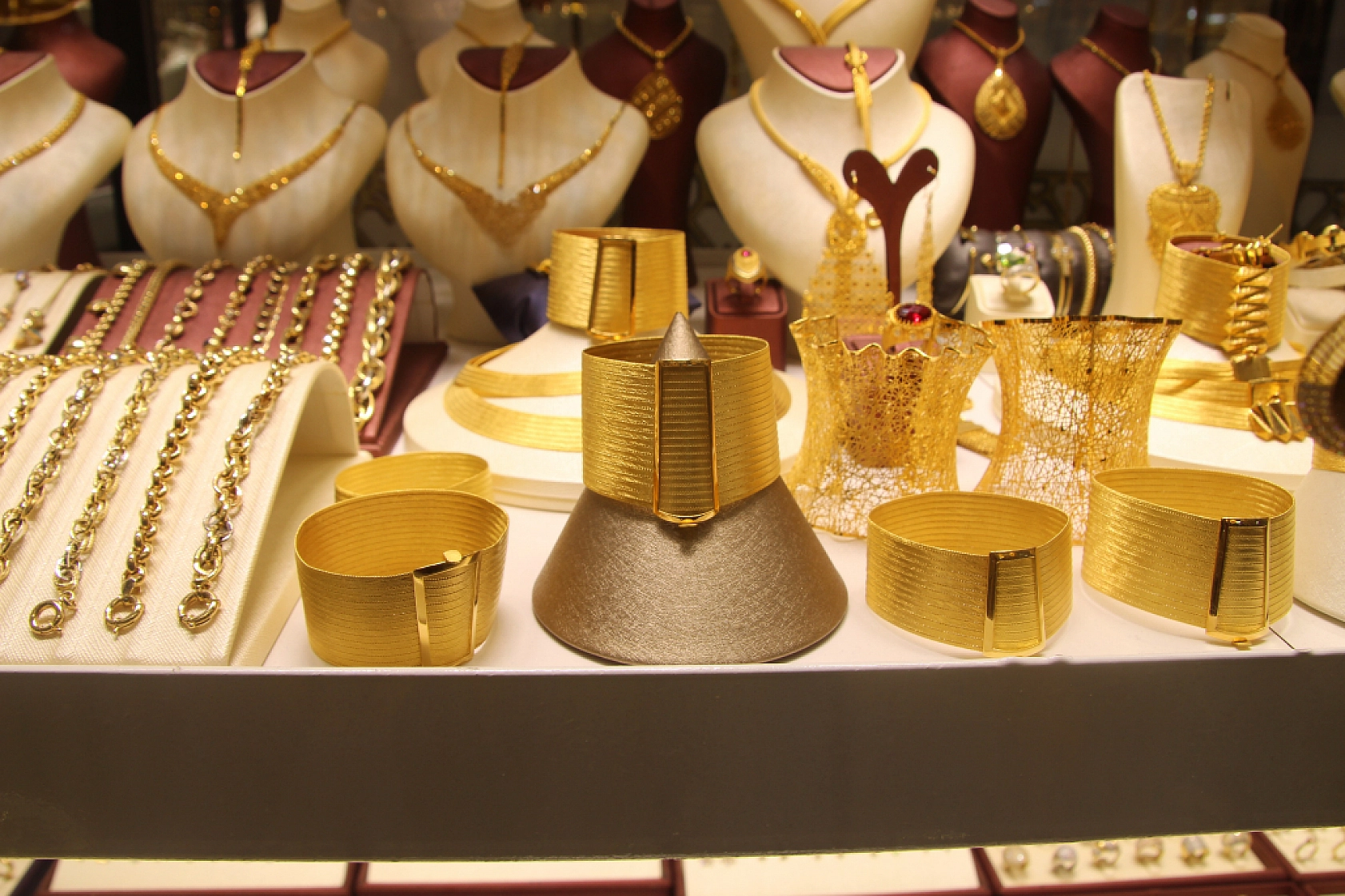 Değer kaybeden altın piyasası tekrardan şekilleniyor…