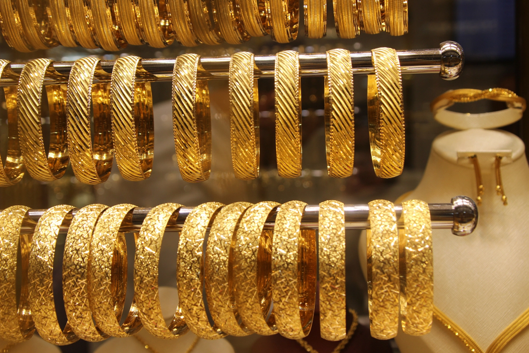 Altın Yatırımcısı Endişeli: Gram, Çeyrek Fiyatları Ne Durumda? İşte Güncel Fiyatlar...