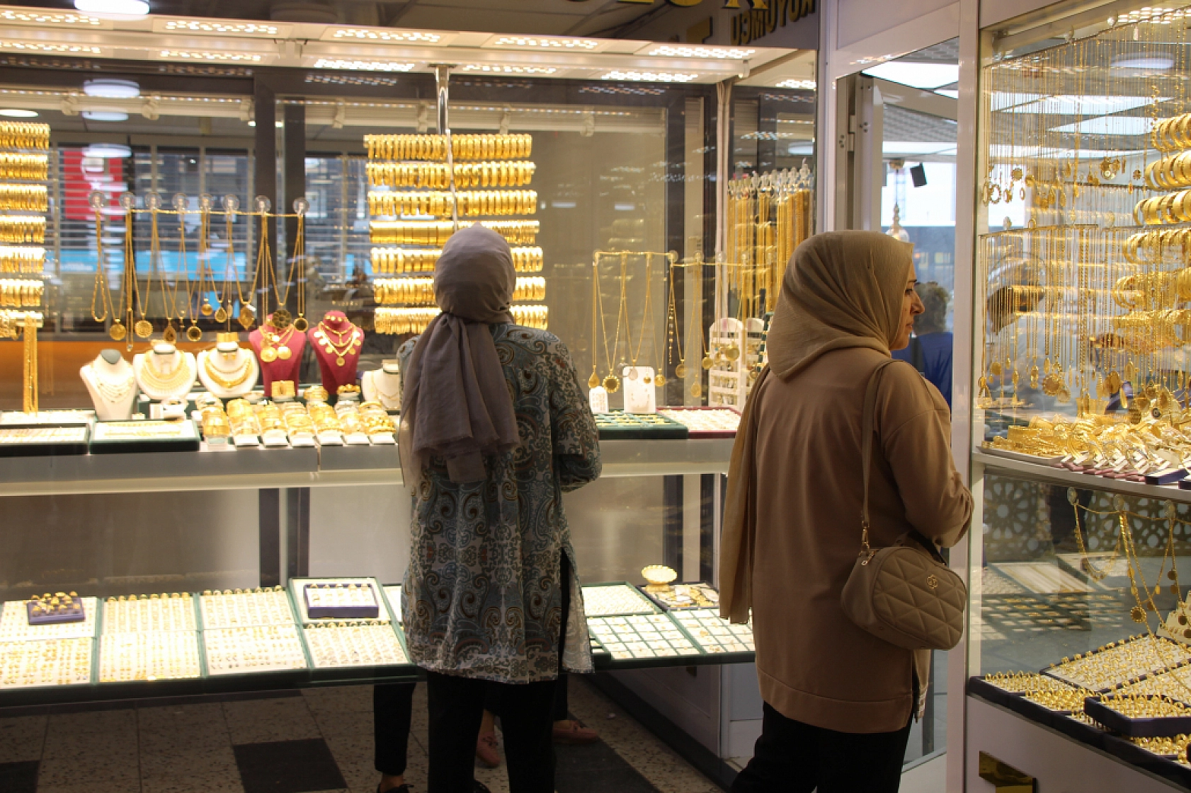 Altına ne oluyor? 2 Mayıs'ta çeyrek ve gram altın yükseldi mi, düştü mü?